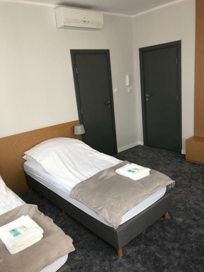 7 Rooms Mtp Poznan Exterior photo