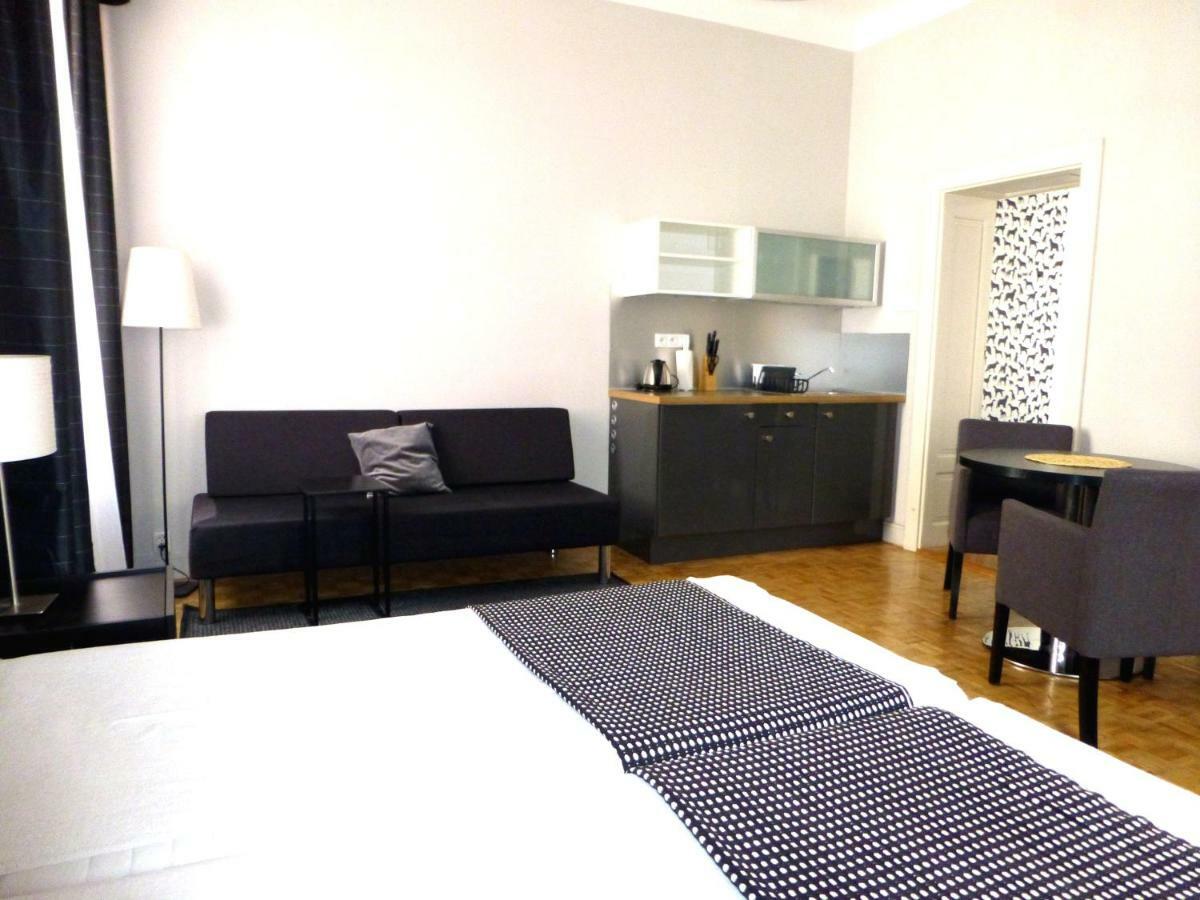 7 Rooms Mtp Poznan Exterior photo